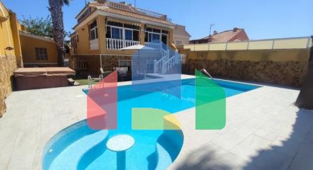 SPECTACULAR VILLA WITH 6 BEDROOMS AND 4 BATHROOMS IN AGUAS NUEVAS