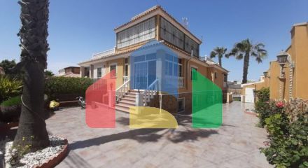 SPECTACULAR VILLA WITH 6 BEDROOMS AND 4 BATHROOMS IN AGUAS NUEVAS