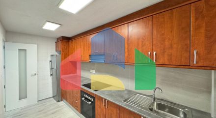 АПАРТАМЕНТЫ В 300 МЕТРАХ ОТ ПЛЯЖА. 3 СПАЛЬНИ. 2 ВАННЫЕ КОМНАТЫ. 92 М2 ПЛОЩАДЪ.