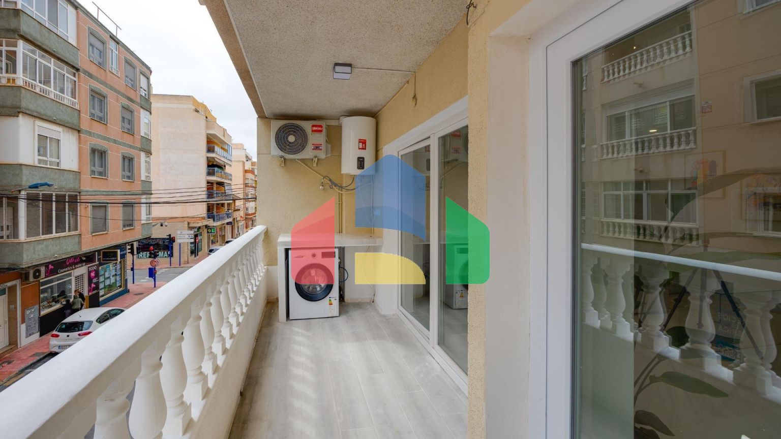 Современная квартира в Торревьехе всего в нескольких шагах от пляжа — 3 спальни, 2 ванной комнаты и патио в ÑÐµÐ½Ñ