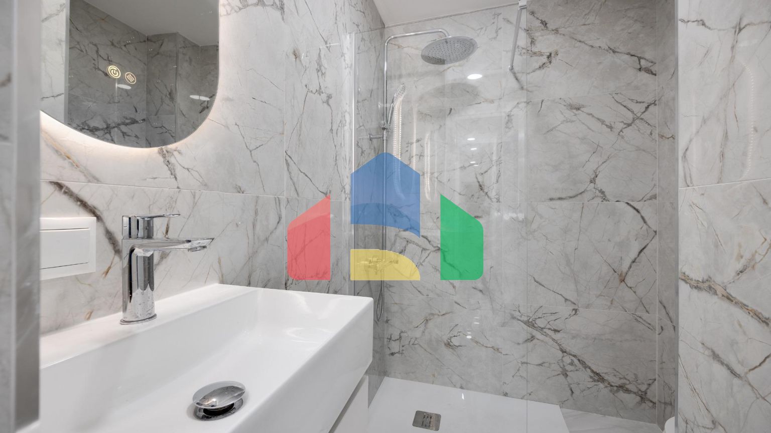 Современная квартира в Торревьехе всего в нескольких шагах от пляжа — 3 спальни, 2 ванной комнаты и патио в ÑÐµÐ½Ñ