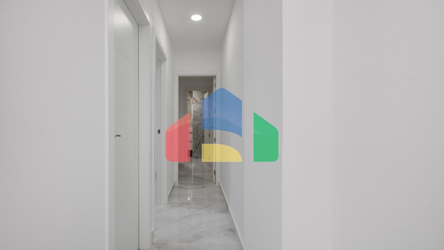 Современная квартира в Торревьехе всего в нескольких шагах от пляжа — 3 спальни, 2 ванной комнаты и патио в ÑÐµÐ½Ñ