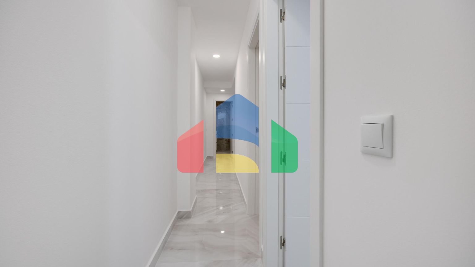 Современная квартира в Торревьехе всего в нескольких шагах от пляжа — 3 спальни, 2 ванной комнаты и патио в ÑÐµÐ½Ñ