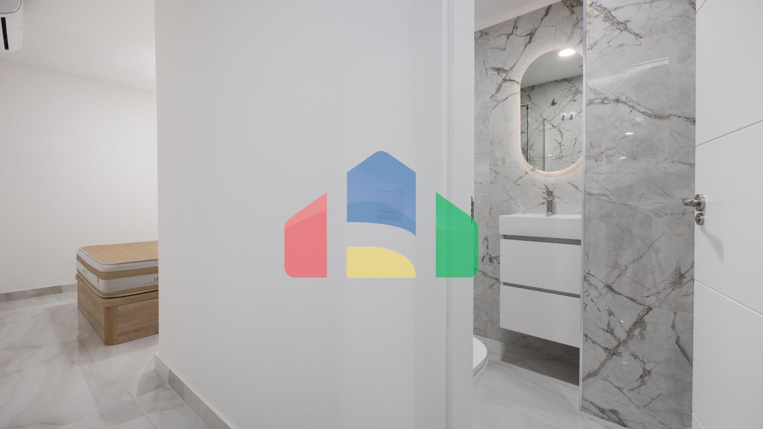 Современная квартира в Торревьехе всего в нескольких шагах от пляжа — 3 спальни, 2 ванной комнаты и патио в ÑÐµÐ½Ñ