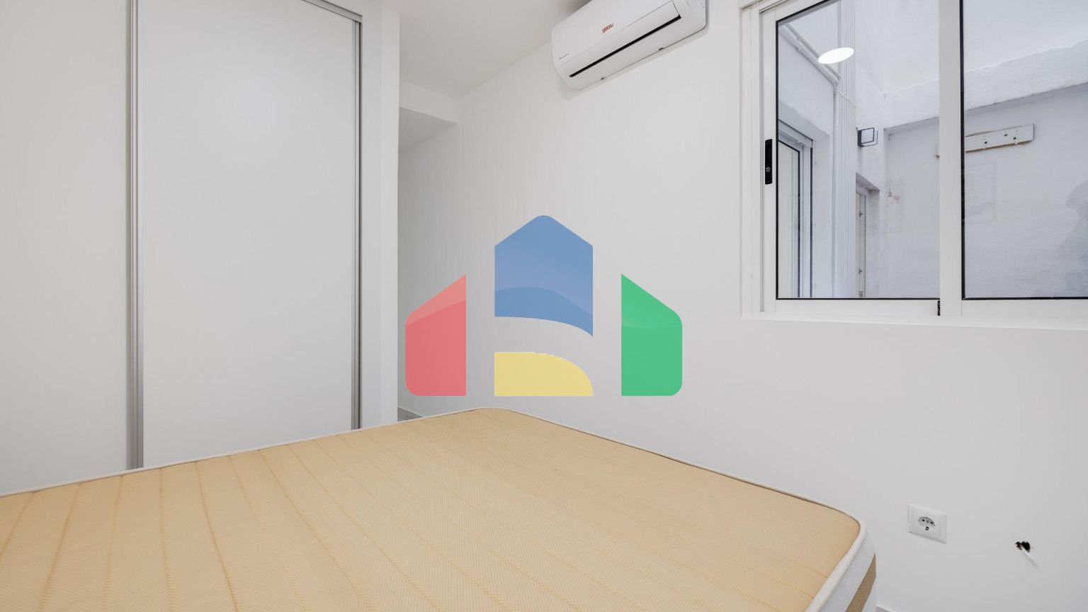 Современная квартира в Торревьехе всего в нескольких шагах от пляжа — 3 спальни, 2 ванной комнаты и патио в ÑÐµÐ½Ñ