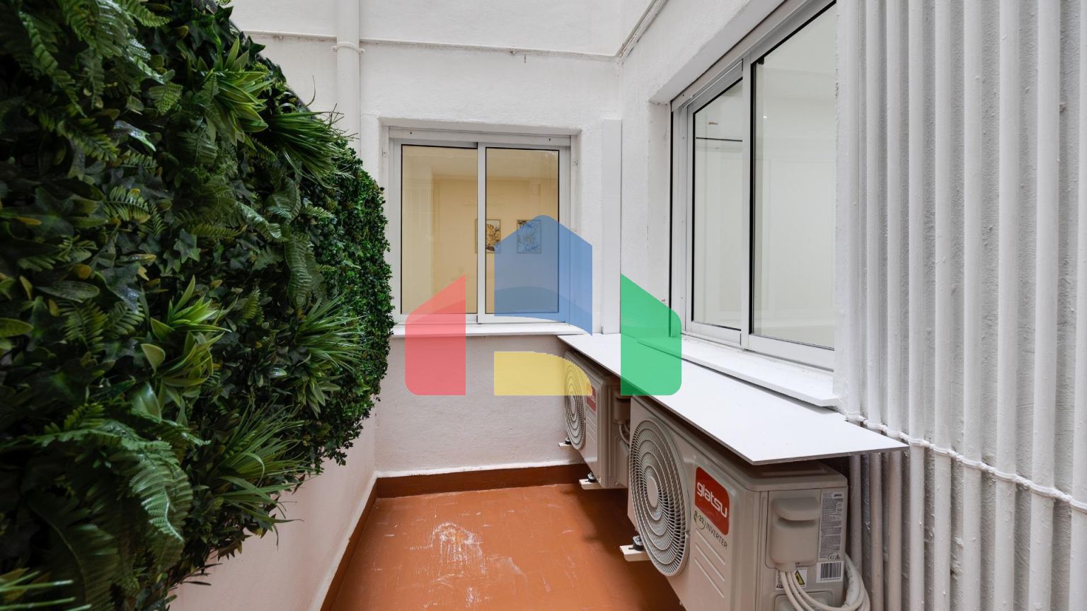 Современная квартира в Торревьехе всего в нескольких шагах от пляжа — 3 спальни, 2 ванной комнаты и патио в ÑÐµÐ½Ñ