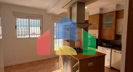 ВИЛЛА ПАРЕАДА С УЧАСТКОМ 412 М2 И ПРИВАТНЫМ БАССЕЙНОМ. 4 СПАЛЬНИ. 2 ВАННЫЕ. ПЛОЩАДЪ ДОМА 192 М2.