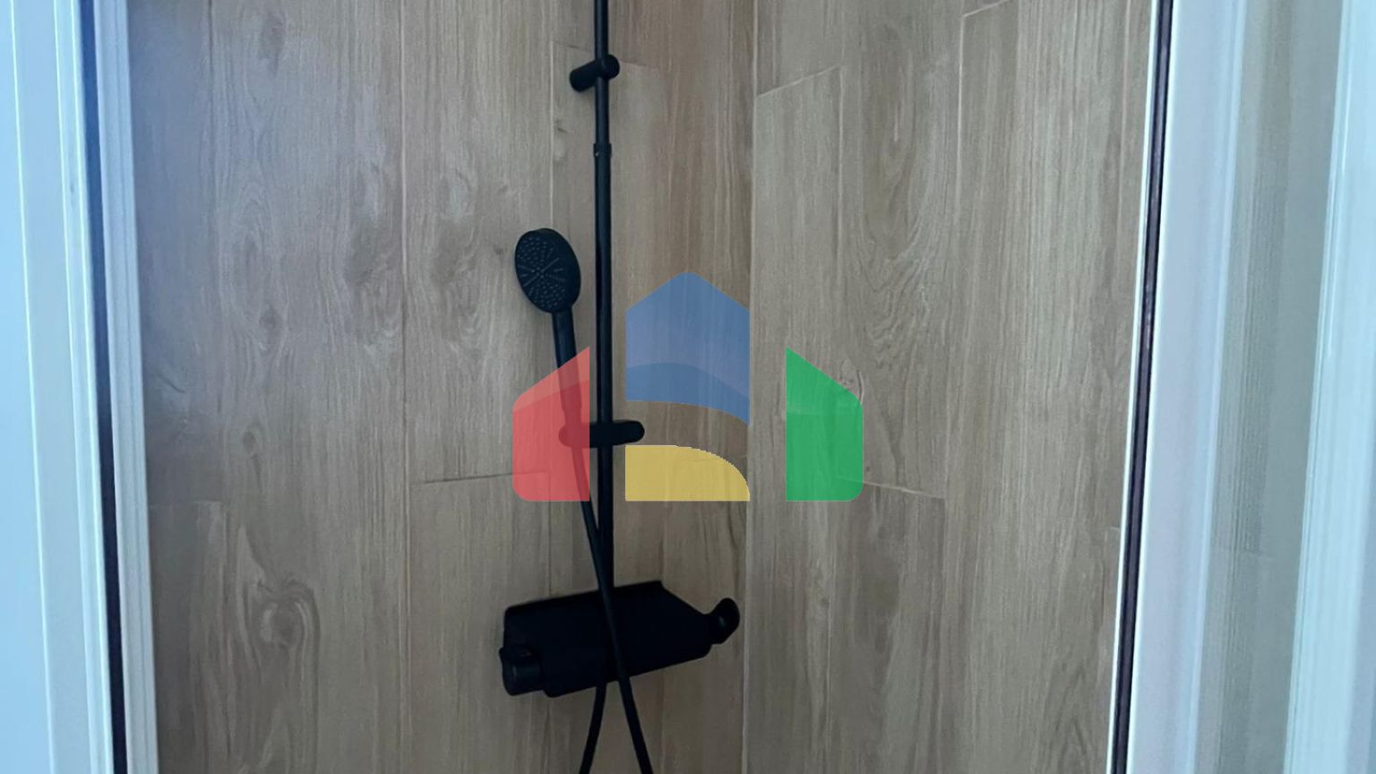 ВИЛЛА ПАРЕАДА С УЧАСТКОМ 412 М2 И ПРИВАТНЫМ БАССЕЙНОМ. 4 СПАЛЬНИ. 2 ВАННЫЕ. ПЛОЩАДЪ ДОМА 192 М2.