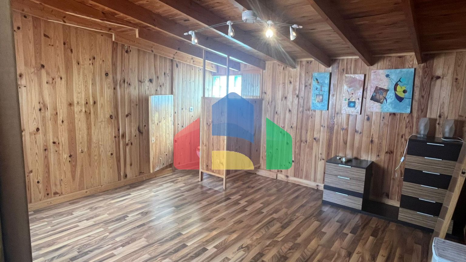 ВИЛЛА ПАРЕАДА С УЧАСТКОМ 412 М2 И ПРИВАТНЫМ БАССЕЙНОМ. 4 СПАЛЬНИ. 2 ВАННЫЕ. ПЛОЩАДЪ ДОМА 192 М2.