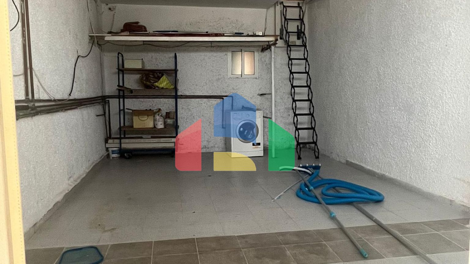 ВИЛЛА ПАРЕАДА С УЧАСТКОМ 412 М2 И ПРИВАТНЫМ БАССЕЙНОМ. 4 СПАЛЬНИ. 2 ВАННЫЕ. ПЛОЩАДЪ ДОМА 192 М2.