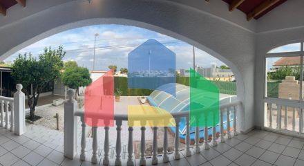 ВИЛЛА ПАРЕАДА С УЧАСТКОМ 412 М2 И ПРИВАТНЫМ БАССЕЙНОМ. 4 СПАЛЬНИ. 2 ВАННЫЕ. ПЛОЩАДЪ ДОМА 192 М2.