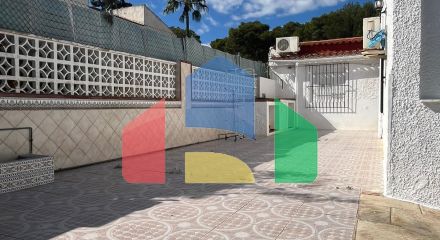 ВИЛЛА ПАРЕАДА С УЧАСТКОМ 412 М2 И ПРИВАТНЫМ БАССЕЙНОМ. 4 СПАЛЬНИ. 2 ВАННЫЕ. ПЛОЩАДЪ ДОМА 192 М2.