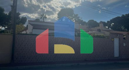 ВИЛЛА ПАРЕАДА С УЧАСТКОМ 412 М2 И ПРИВАТНЫМ БАССЕЙНОМ. 4 СПАЛЬНИ. 2 ВАННЫЕ. ПЛОЩАДЪ ДОМА 192 М2.