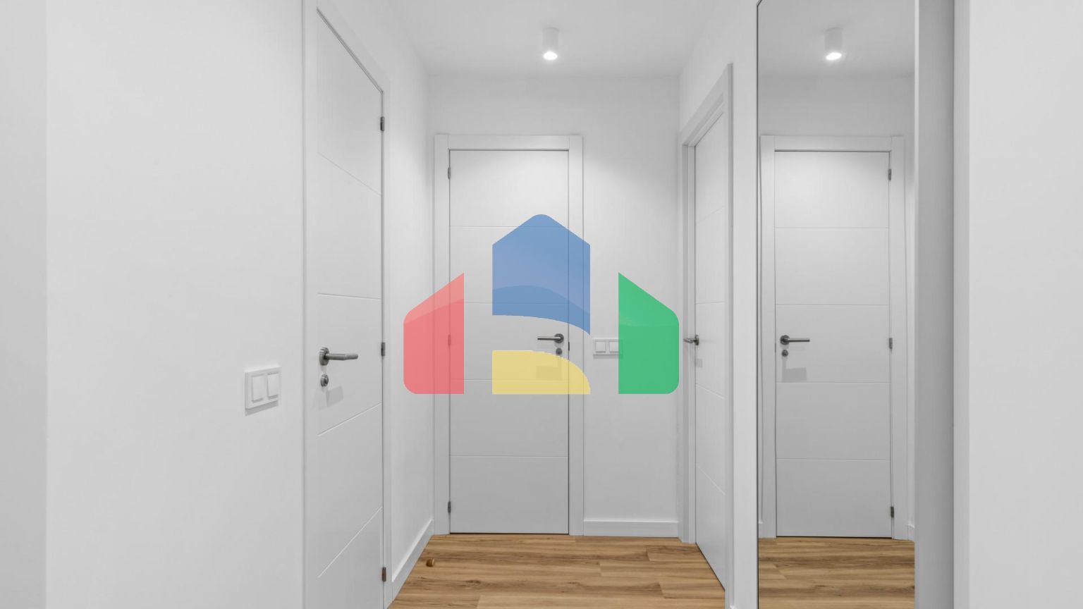 АПАРТАМЕНТЫ ПОСЛЕ РЕМОНТА С ВИДОМ НА МОРЕ! 2 СПАЛЬНИ. 2 ВАННЫЕ КОМНАТЫ. БАССЕЙН. ПЛЯЖ В 500 МЕТРАХ.