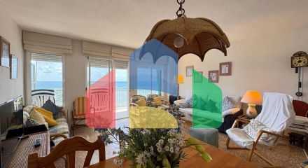 ПЕРВАЯ ЛИНИЯ! АПАРТАМЕНТЫ С ПРЯМЫМ ВИДОМ НА МОРЕ! ПОЛЕЗНАЯ ПЛОЩЯДЪ 101 М2. 3 СПАЛЬНИ. 2 ВАННЫЕ КОМНАТЫ.