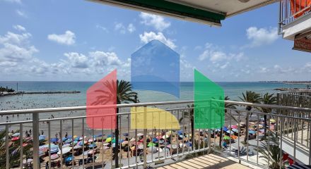 ПЕРВАЯ ЛИНИЯ! АПАРТАМЕНТЫ С ПРЯМЫМ ВИДОМ НА МОРЕ! ПОЛЕЗНАЯ ПЛОЩЯДЪ 101 М2. 3 СПАЛЬНИ. 2 ВАННЫЕ КОМНАТЫ.