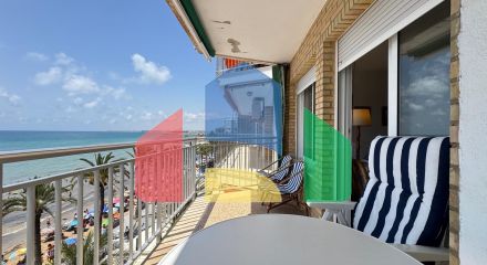 ПЕРВАЯ ЛИНИЯ! АПАРТАМЕНТЫ С ПРЯМЫМ ВИДОМ НА МОРЕ! ПОЛЕЗНАЯ ПЛОЩЯДЪ 101 М2. 3 СПАЛЬНИ. 2 ВАННЫЕ КОМНАТЫ.