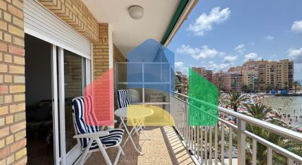 ПЕРВАЯ ЛИНИЯ! АПАРТАМЕНТЫ С ПРЯМЫМ ВИДОМ НА МОРЕ! ПОЛЕЗНАЯ ПЛОЩЯДЪ 101 М2. 3 СПАЛЬНИ. 2 ВАННЫЕ КОМНАТЫ.