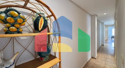 ПЕРВАЯ ЛИНИЯ! АПАРТАМЕНТЫ С ПРЯМЫМ ВИДОМ НА МОРЕ! ПОЛЕЗНАЯ ПЛОЩЯДЪ 101 М2. 3 СПАЛЬНИ. 2 ВАННЫЕ КОМНАТЫ.