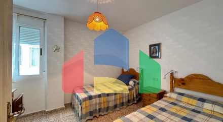 ПЕРВАЯ ЛИНИЯ! АПАРТАМЕНТЫ С ПРЯМЫМ ВИДОМ НА МОРЕ! ПОЛЕЗНАЯ ПЛОЩЯДЪ 101 М2. 3 СПАЛЬНИ. 2 ВАННЫЕ КОМНАТЫ.