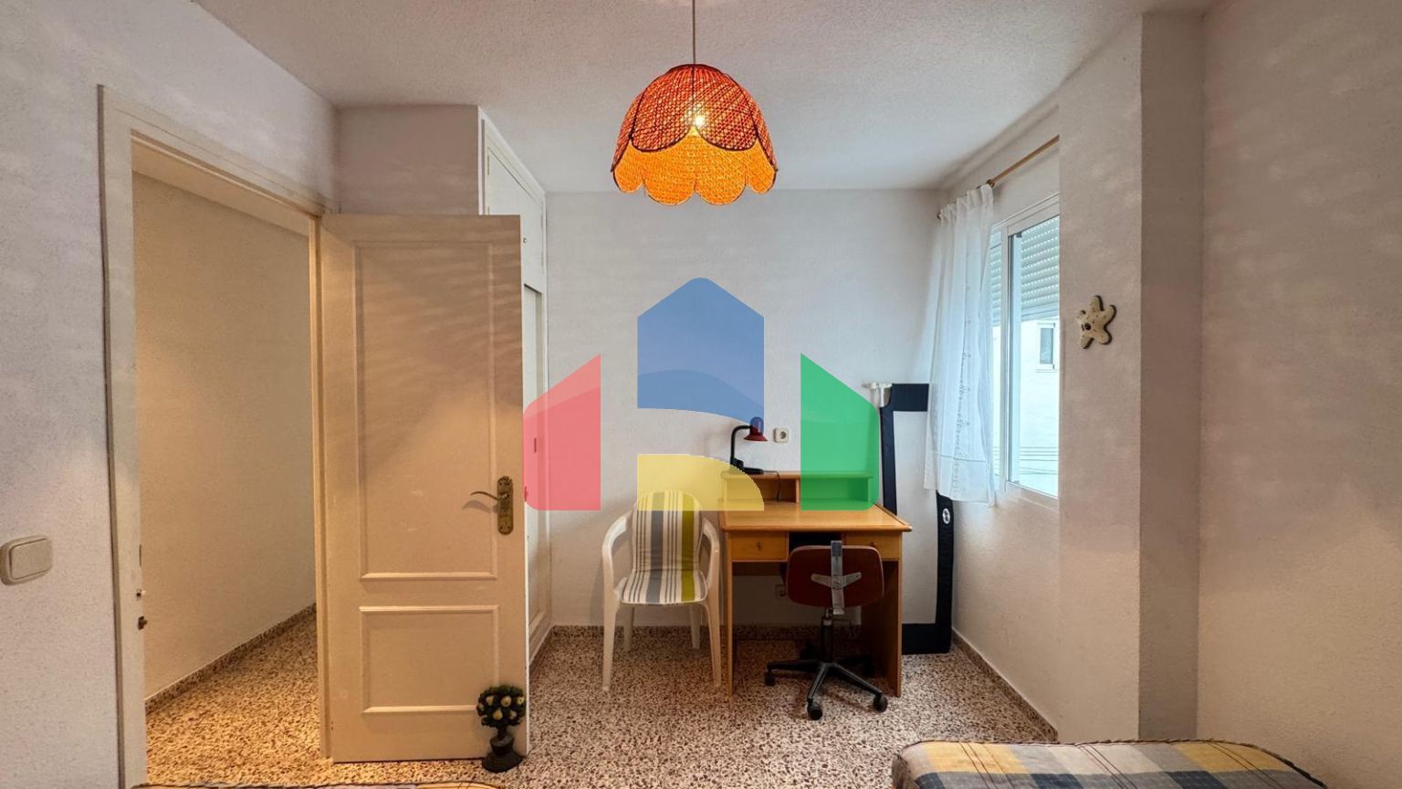 ПЕРВАЯ ЛИНИЯ! АПАРТАМЕНТЫ С ПРЯМЫМ ВИДОМ НА МОРЕ! ПОЛЕЗНАЯ ПЛОЩЯДЪ 101 М2. 3 СПАЛЬНИ. 2 ВАННЫЕ КОМНАТЫ.