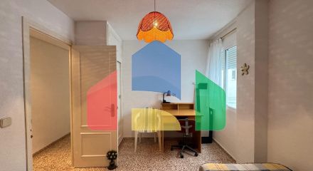 ПЕРВАЯ ЛИНИЯ! АПАРТАМЕНТЫ С ПРЯМЫМ ВИДОМ НА МОРЕ! ПОЛЕЗНАЯ ПЛОЩЯДЪ 101 М2. 3 СПАЛЬНИ. 2 ВАННЫЕ КОМНАТЫ.