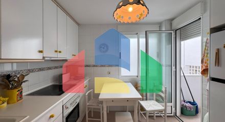 ПЕРВАЯ ЛИНИЯ! АПАРТАМЕНТЫ С ПРЯМЫМ ВИДОМ НА МОРЕ! ПОЛЕЗНАЯ ПЛОЩЯДЪ 101 М2. 3 СПАЛЬНИ. 2 ВАННЫЕ КОМНАТЫ.