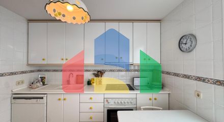 ПЕРВАЯ ЛИНИЯ! АПАРТАМЕНТЫ С ПРЯМЫМ ВИДОМ НА МОРЕ! ПОЛЕЗНАЯ ПЛОЩЯДЪ 101 М2. 3 СПАЛЬНИ. 2 ВАННЫЕ КОМНАТЫ.