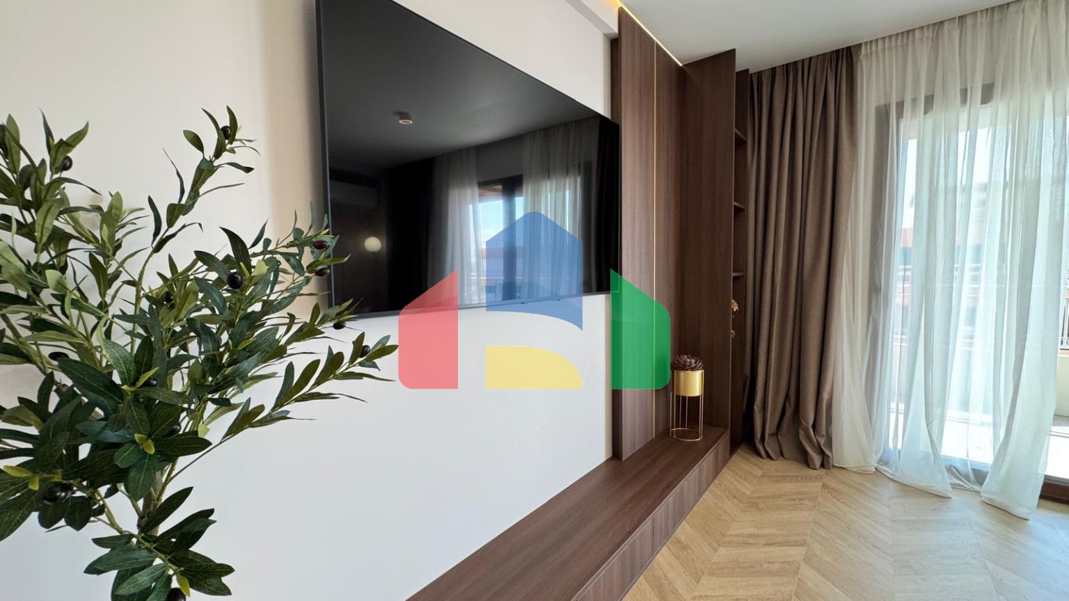 КВАРТИРА НА ПЕРВОЙ ЛИНИИ ПОСЛЕ КАП. РЕМОНТА! ПРЯМОЙ ВИД НА МОРЕ! 3 СПАЛЬНИ. 2 ВАННЫЕ. 90 М2.