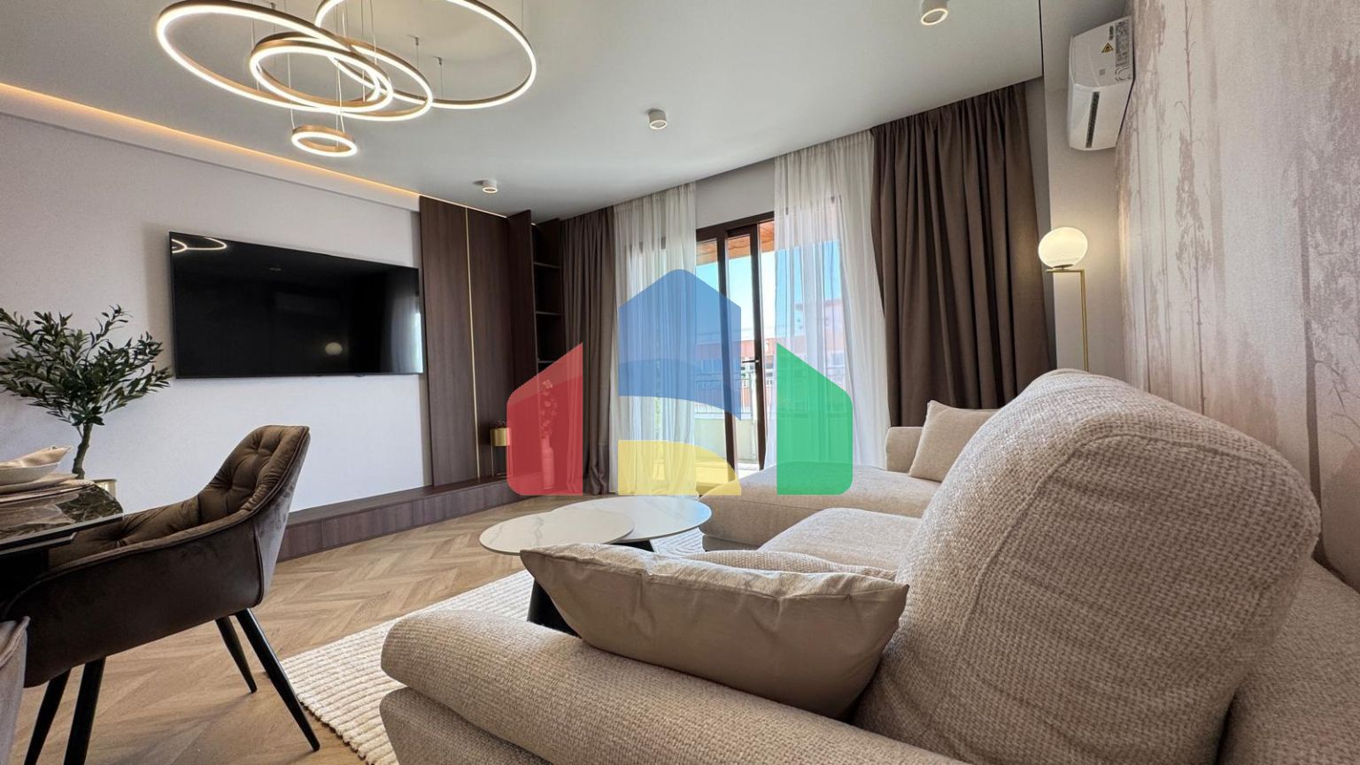 КВАРТИРА НА ПЕРВОЙ ЛИНИИ ПОСЛЕ КАП. РЕМОНТА! ПРЯМОЙ ВИД НА МОРЕ! 3 СПАЛЬНИ. 2 ВАННЫЕ. 90 М2.