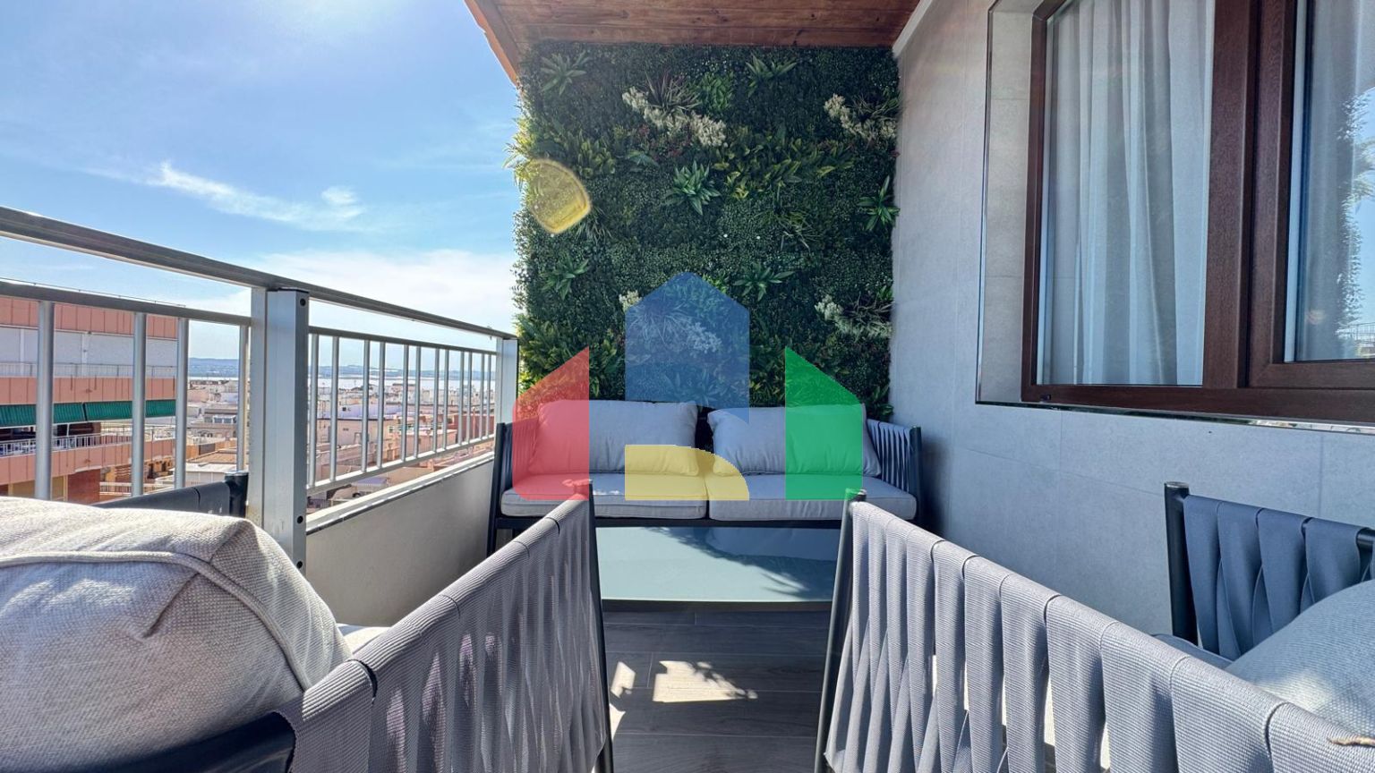 КВАРТИРА НА ПЕРВОЙ ЛИНИИ ПОСЛЕ КАП. РЕМОНТА! ПРЯМОЙ ВИД НА МОРЕ! 3 СПАЛЬНИ. 2 ВАННЫЕ. 90 М2.