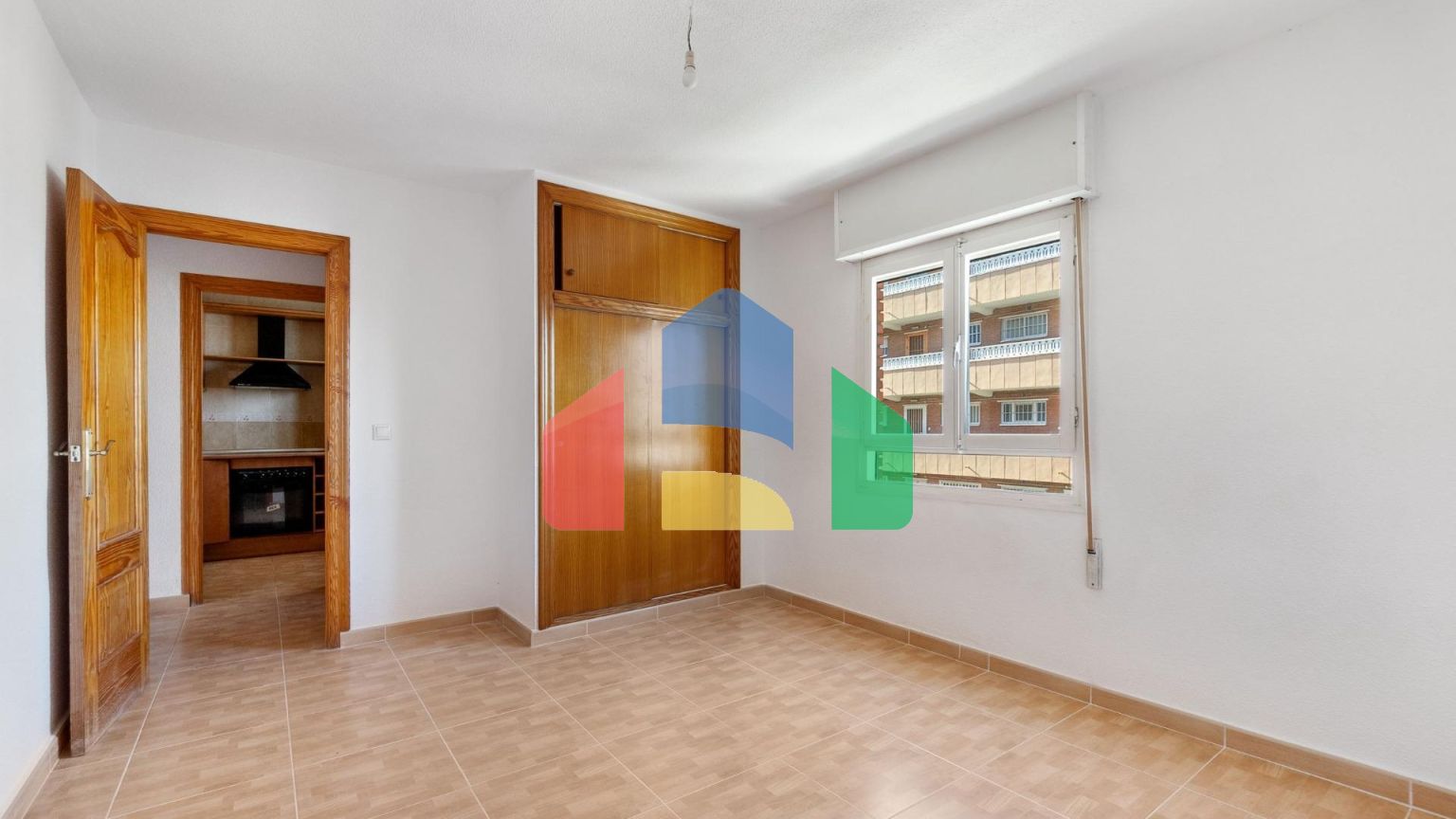 АПАРТАМЕНТЫ ВОЗЛЕ ПЛЯЖА. 3 СПАЛЬНИ. 2 ВАННЫЕ КОМНАТЫ. ТЕРРАСА 23 М2. ПЛЯЖ В 300 М.