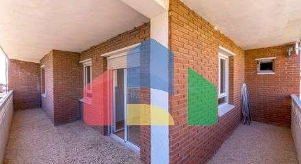 АПАРТАМЕНТЫ ВОЗЛЕ ПЛЯЖА. 3 СПАЛЬНИ. 2 ВАННЫЕ КОМНАТЫ. ТЕРРАСА 23 М2. ПЛЯЖ В 300 М.