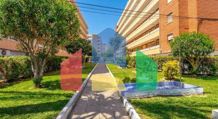 АПАРТАМЕНТЫ ВОЗЛЕ ПЛЯЖА. 3 СПАЛЬНИ. 2 ВАННЫЕ КОМНАТЫ. ТЕРРАСА 23 М2. ПЛЯЖ В 300 М.