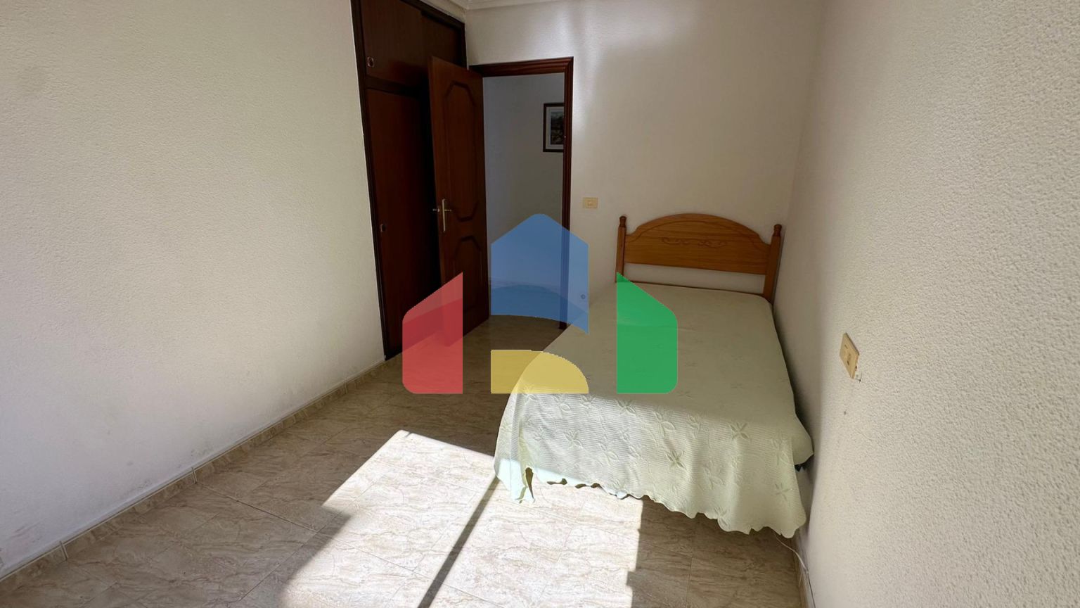 ПЕРВАЯ ЛИНИЯ! 120 М2 АПАТРАМЕНТЫ С ПРЯМЫМ ВИДОМ НА МОРЕ. ПАРКОВОЧНОЕ МЕСТО. 3 СПАЛЬНИ. 2 ВАННЫЕ КОМ.