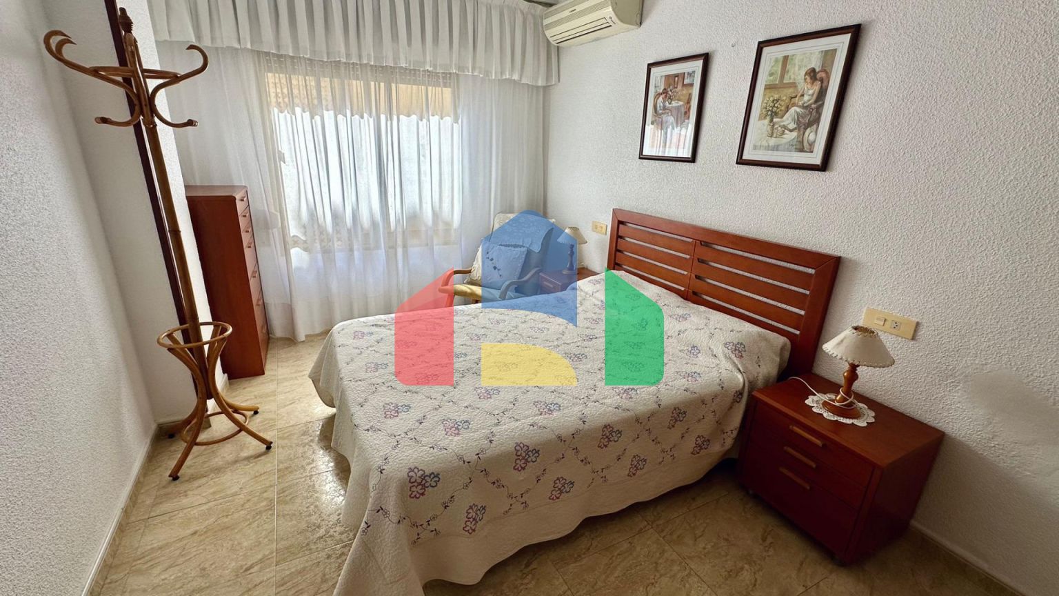 ПЕРВАЯ ЛИНИЯ! 120 М2 АПАТРАМЕНТЫ С ПРЯМЫМ ВИДОМ НА МОРЕ. ПАРКОВОЧНОЕ МЕСТО. 3 СПАЛЬНИ. 2 ВАННЫЕ КОМ.