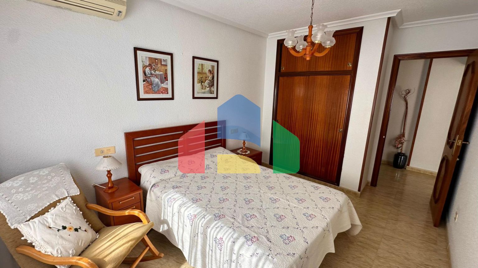 ПЕРВАЯ ЛИНИЯ! 120 М2 АПАТРАМЕНТЫ С ПРЯМЫМ ВИДОМ НА МОРЕ. ПАРКОВОЧНОЕ МЕСТО. 3 СПАЛЬНИ. 2 ВАННЫЕ КОМ.