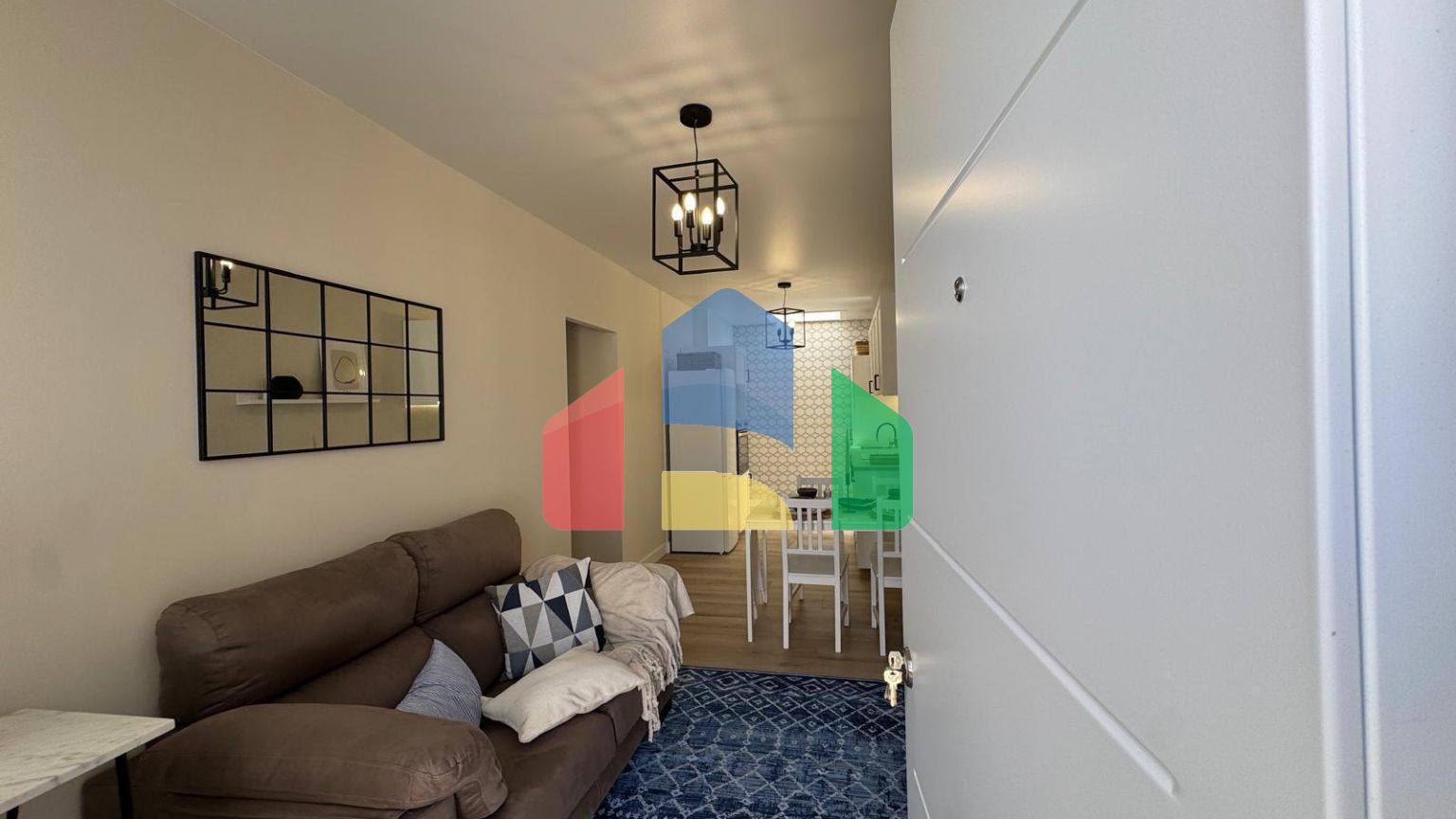 БУНГАЛО ПОСЛЕ КАПИТАЛЬНОГО РЕМОНТА С УЧАСТКОМ 31 М2. 2 СПАЛЬНИ. 1 ВАННАЯ КОМНАТА. С ПЛОЩАДЪЮ 44 М2.