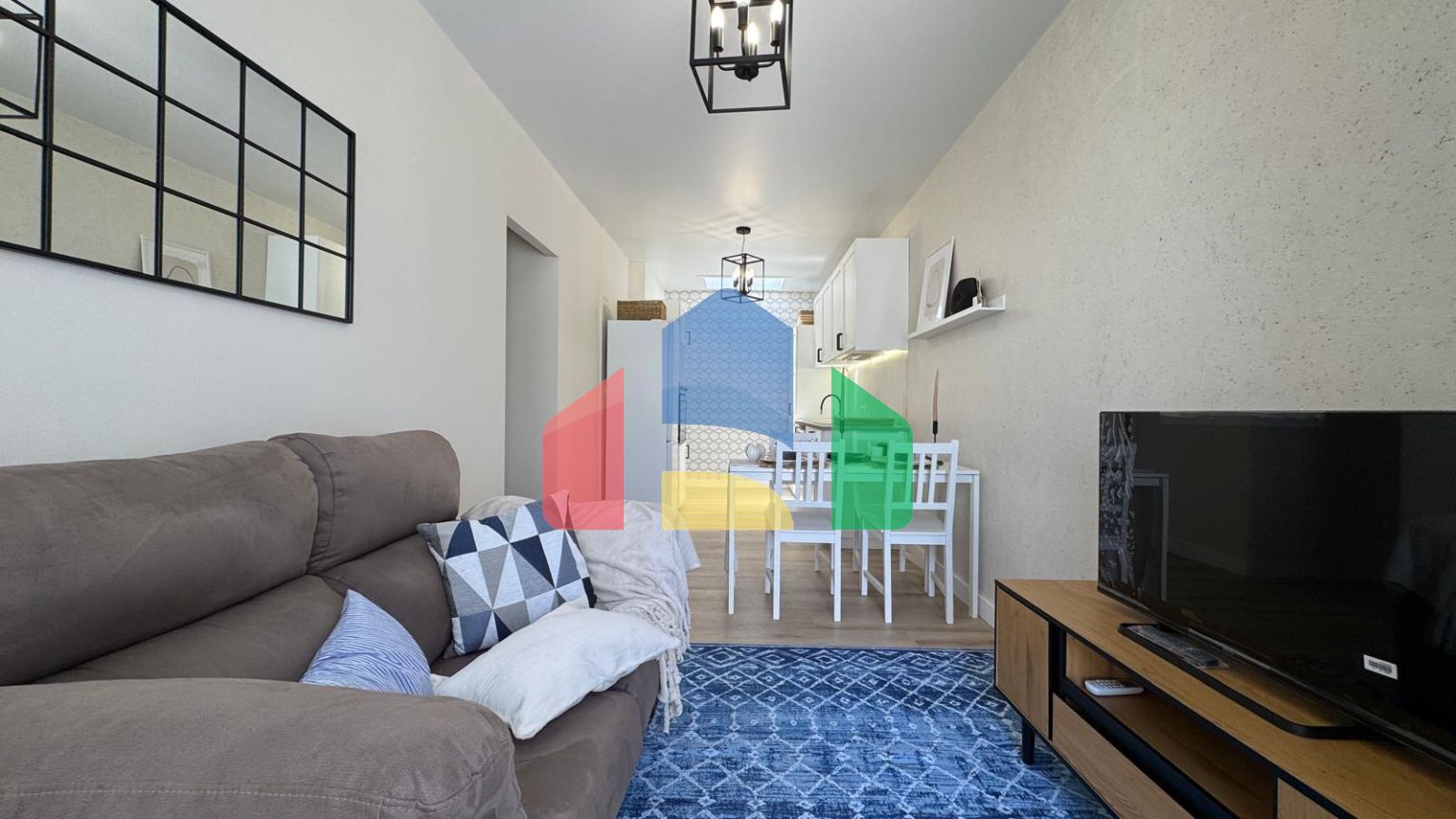 БУНГАЛО ПОСЛЕ КАПИТАЛЬНОГО РЕМОНТА С УЧАСТКОМ 31 М2. 2 СПАЛЬНИ. 1 ВАННАЯ КОМНАТА. С ПЛОЩАДЪЮ 44 М2.