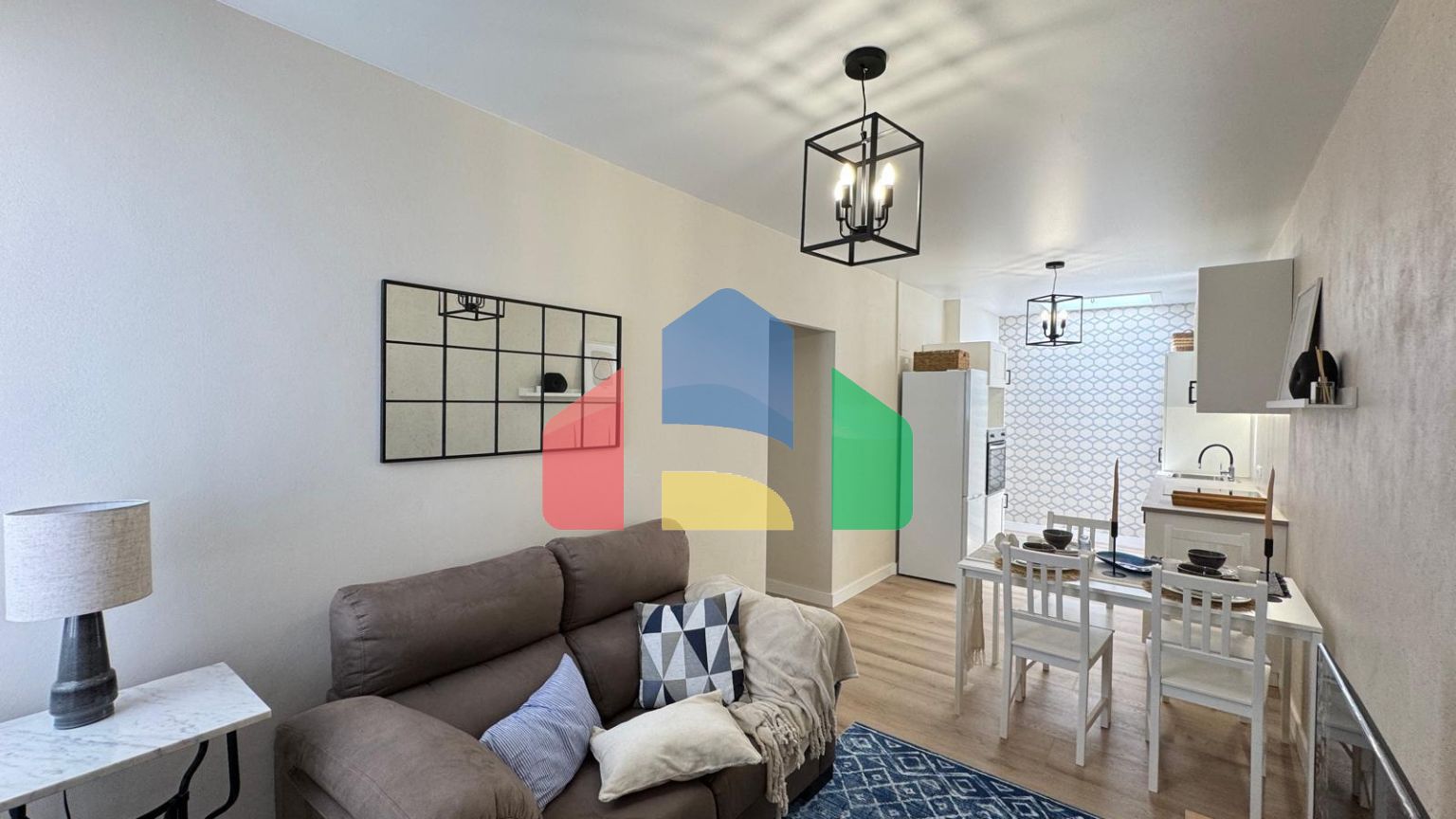 БУНГАЛО ПОСЛЕ КАПИТАЛЬНОГО РЕМОНТА С УЧАСТКОМ 31 М2. 2 СПАЛЬНИ. 1 ВАННАЯ КОМНАТА. С ПЛОЩАДЪЮ 44 М2.