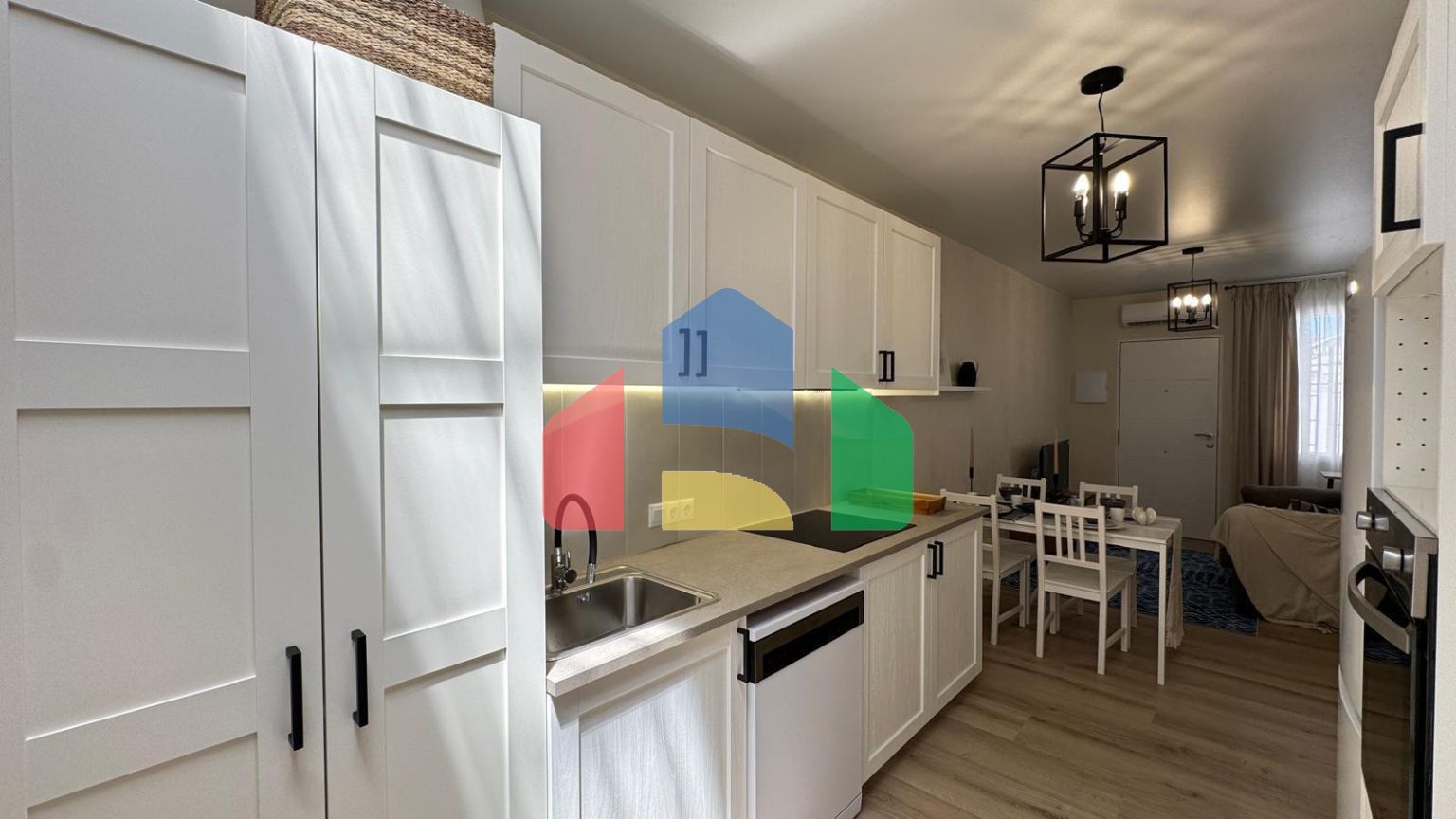 БУНГАЛО ПОСЛЕ КАПИТАЛЬНОГО РЕМОНТА С УЧАСТКОМ 31 М2. 2 СПАЛЬНИ. 1 ВАННАЯ КОМНАТА. С ПЛОЩАДЪЮ 44 М2.