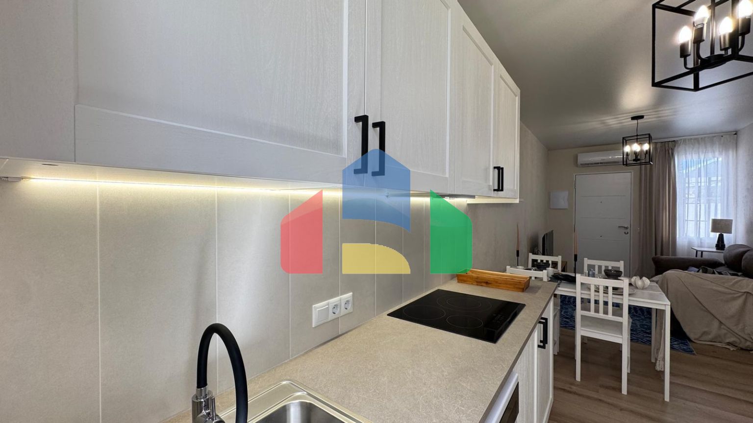 БУНГАЛО ПОСЛЕ КАПИТАЛЬНОГО РЕМОНТА С УЧАСТКОМ 31 М2. 2 СПАЛЬНИ. 1 ВАННАЯ КОМНАТА. С ПЛОЩАДЪЮ 44 М2.