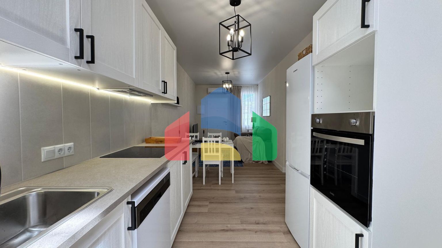 БУНГАЛО ПОСЛЕ КАПИТАЛЬНОГО РЕМОНТА С УЧАСТКОМ 31 М2. 2 СПАЛЬНИ. 1 ВАННАЯ КОМНАТА. С ПЛОЩАДЪЮ 44 М2.