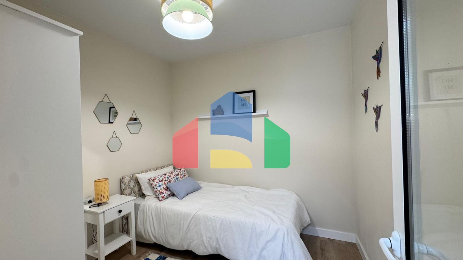 БУНГАЛО ПОСЛЕ КАПИТАЛЬНОГО РЕМОНТА С УЧАСТКОМ 31 М2. 2 СПАЛЬНИ. 1 ВАННАЯ КОМНАТА. С ПЛОЩАДЪЮ 44 М2.