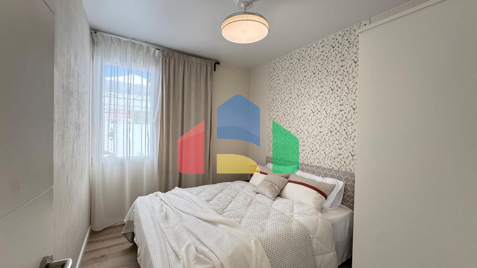 БУНГАЛО ПОСЛЕ КАПИТАЛЬНОГО РЕМОНТА С УЧАСТКОМ 31 М2. 2 СПАЛЬНИ. 1 ВАННАЯ КОМНАТА. С ПЛОЩАДЪЮ 44 М2.