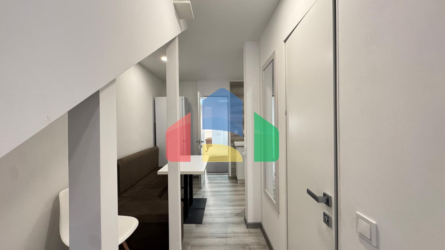 БУНГАЛО ВЕРХНИЙ ЭТАЖ ДУПЛЕКС ПОСЛЕ РЕМОНТА! 105М2. 2 СПАЛЬНИ. 2 ВАННЫЕ КОМНАТЫ. РАЗДЕЛЕН НА ДВА БУНГАЛО ДЛЯ ÐÐÐÐÐÐ