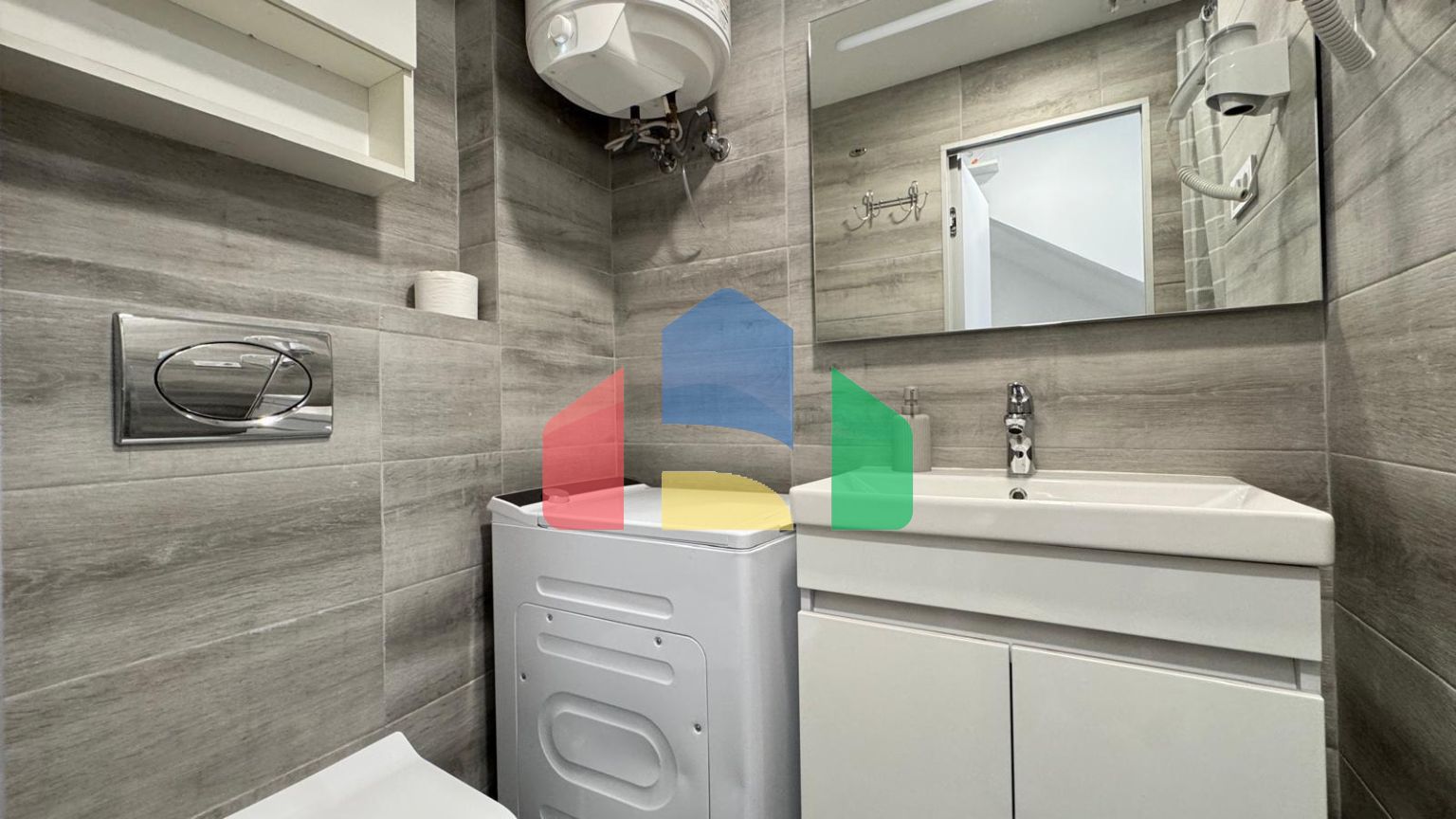 БУНГАЛО ВЕРХНИЙ ЭТАЖ ДУПЛЕКС ПОСЛЕ РЕМОНТА! 105М2. 2 СПАЛЬНИ. 2 ВАННЫЕ КОМНАТЫ. РАЗДЕЛЕН НА ДВА БУНГАЛО ДЛЯ ÐÐÐÐÐÐ