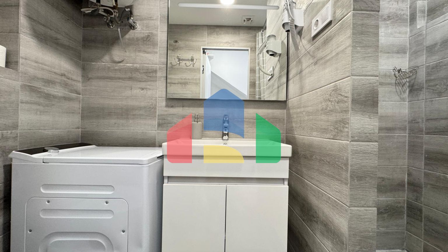 БУНГАЛО ВЕРХНИЙ ЭТАЖ ДУПЛЕКС ПОСЛЕ РЕМОНТА! 105М2. 2 СПАЛЬНИ. 2 ВАННЫЕ КОМНАТЫ. РАЗДЕЛЕН НА ДВА БУНГАЛО ДЛЯ ÐÐÐÐÐÐ