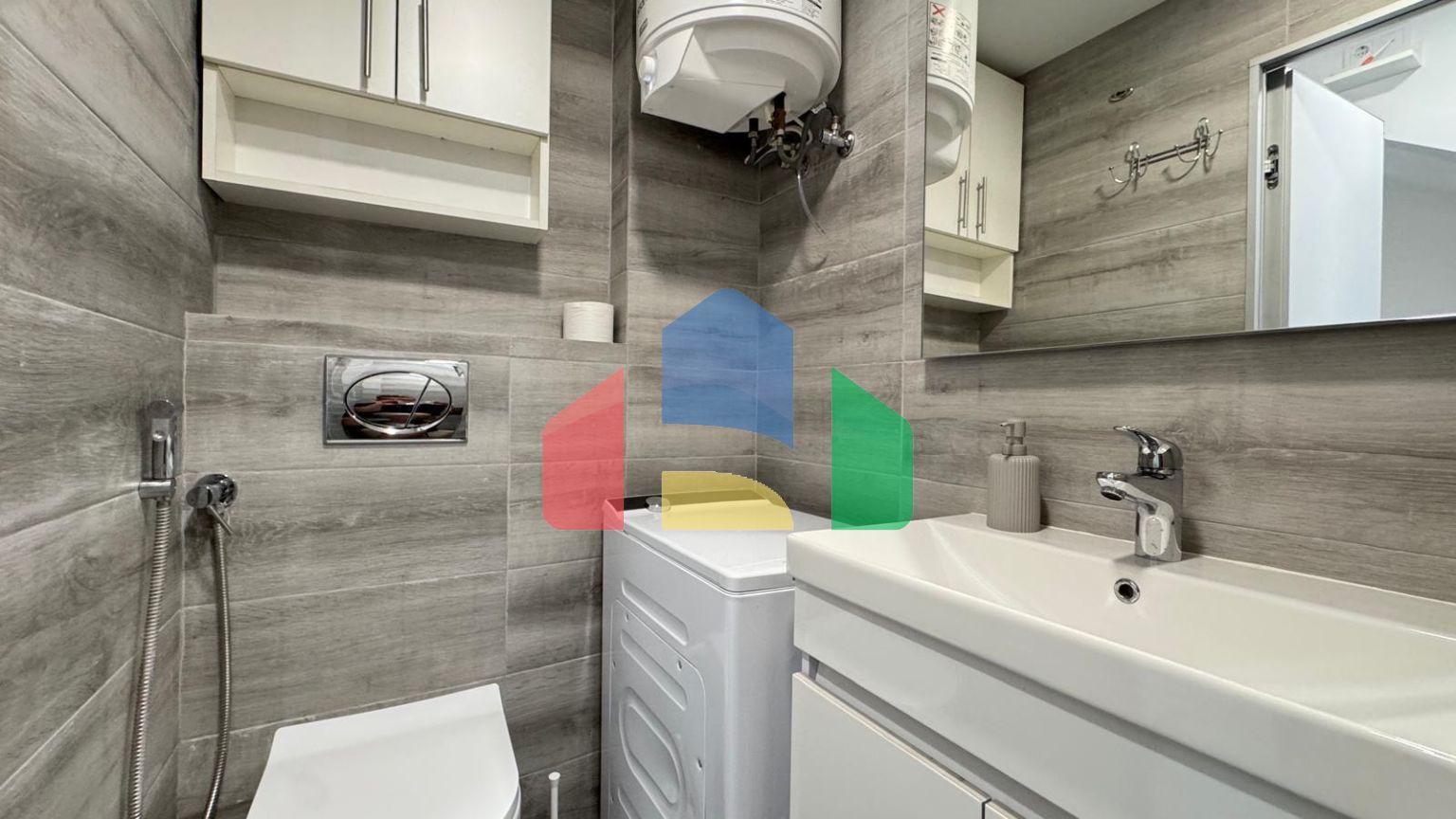 БУНГАЛО ВЕРХНИЙ ЭТАЖ ДУПЛЕКС ПОСЛЕ РЕМОНТА! 105М2. 2 СПАЛЬНИ. 2 ВАННЫЕ КОМНАТЫ. РАЗДЕЛЕН НА ДВА БУНГАЛО ДЛЯ ÐÐÐÐÐÐ