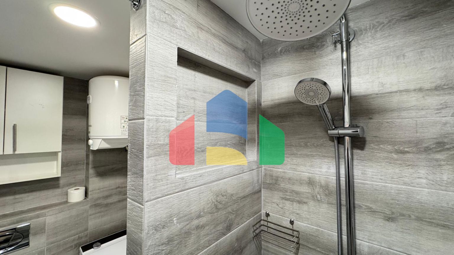 БУНГАЛО ВЕРХНИЙ ЭТАЖ ДУПЛЕКС ПОСЛЕ РЕМОНТА! 105М2. 2 СПАЛЬНИ. 2 ВАННЫЕ КОМНАТЫ. РАЗДЕЛЕН НА ДВА БУНГАЛО ДЛЯ ÐÐÐÐÐÐ